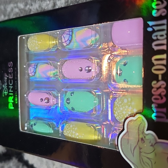 DISNEY PRINCESS SHIMMER LIP GLOSS MOLDED SHAPED LIP BALM NAIL-SET SHAKER… - Picture 3 of 15